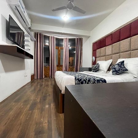 Hotel Senorita Srīnagar Buitenkant foto