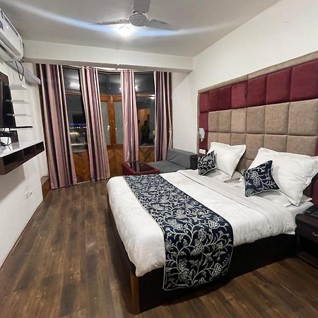 Hotel Senorita Srīnagar Buitenkant foto