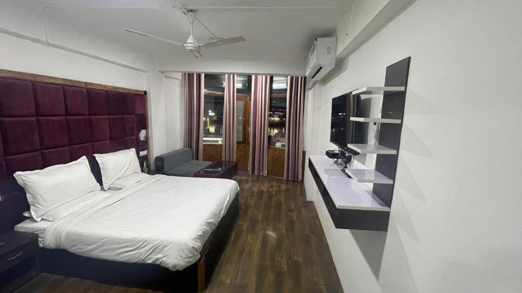 Hotel Senorita Srīnagar Buitenkant foto