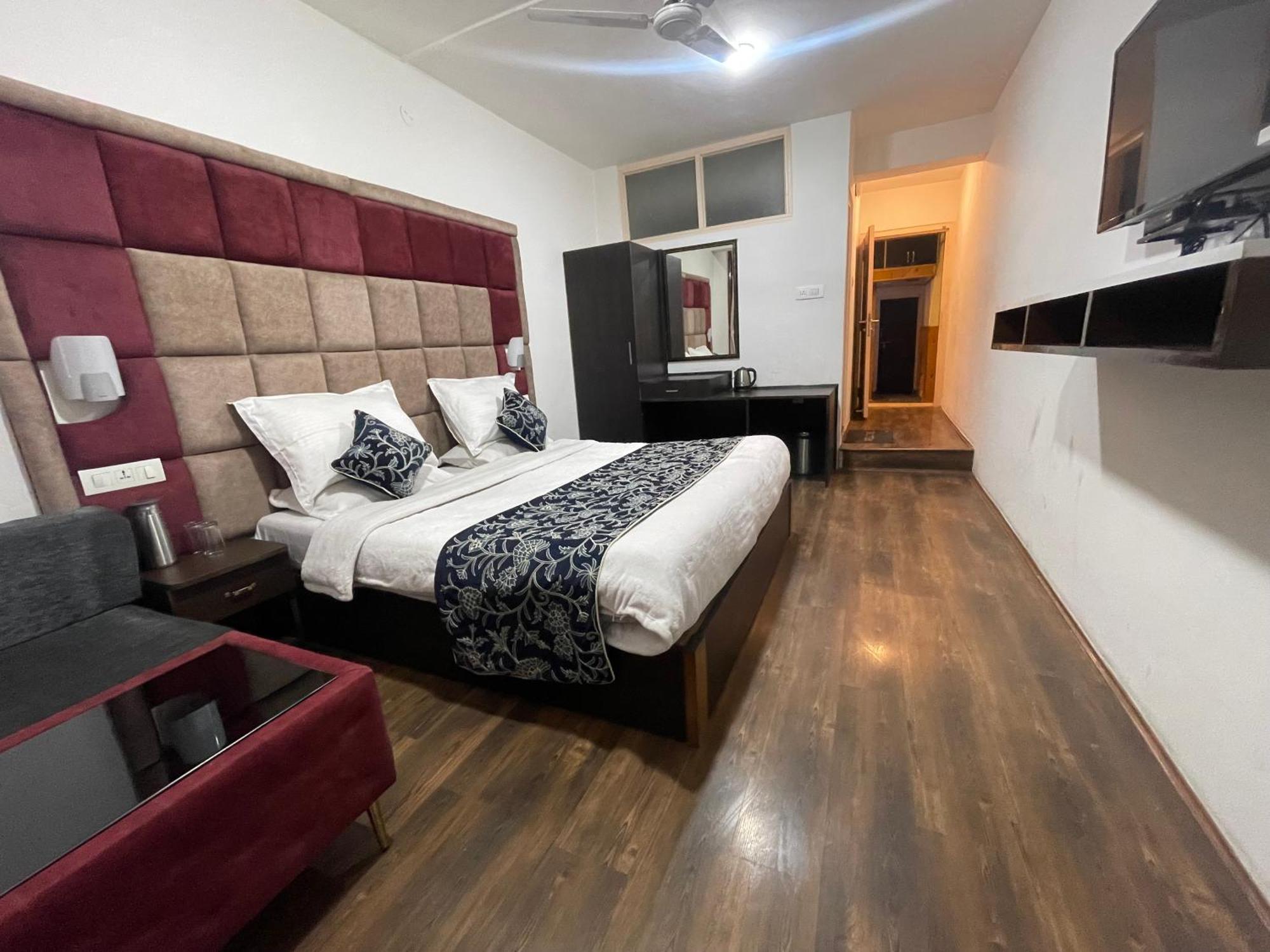 Hotel Senorita Srīnagar Buitenkant foto