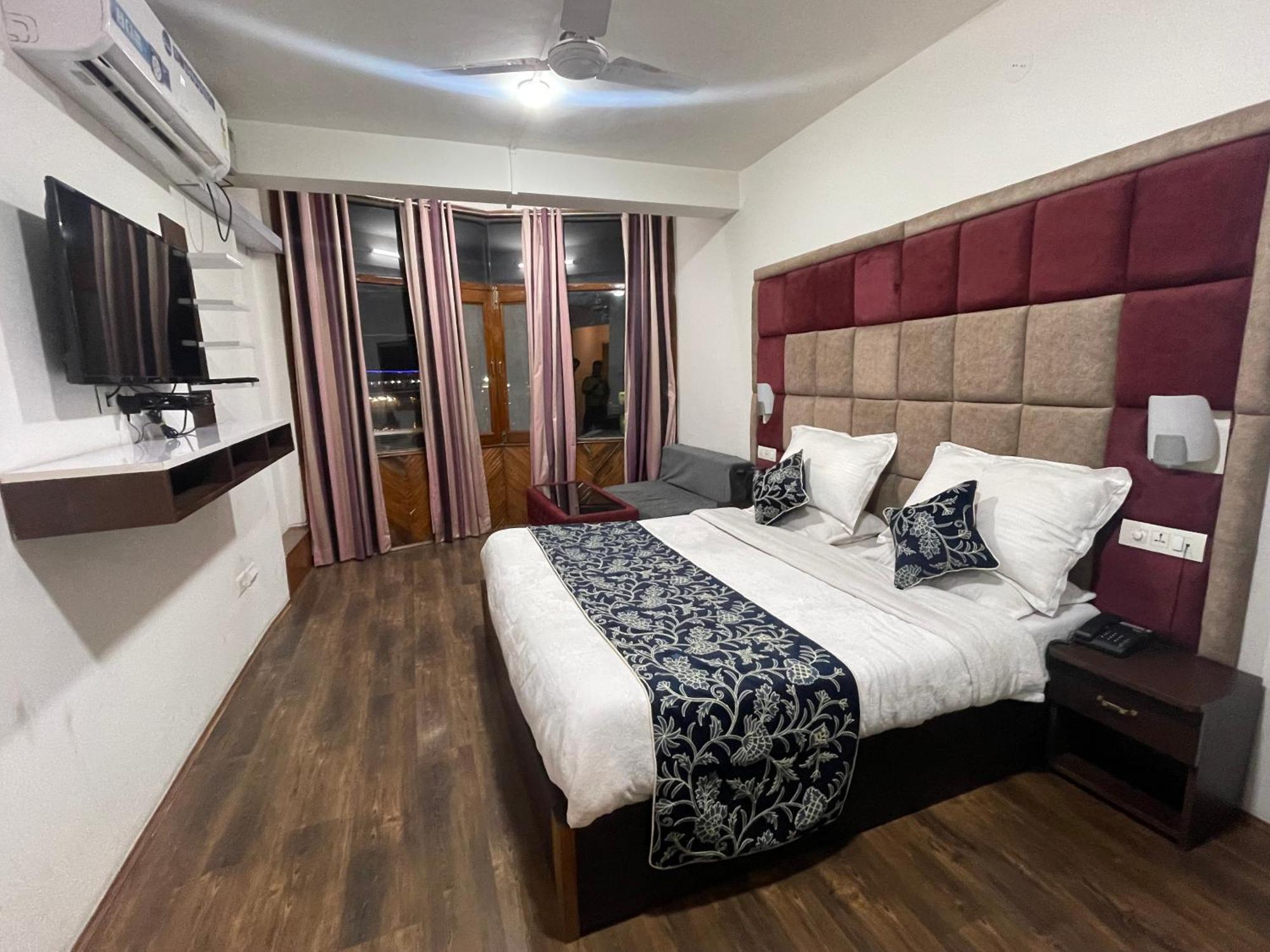 Hotel Senorita Srīnagar Buitenkant foto