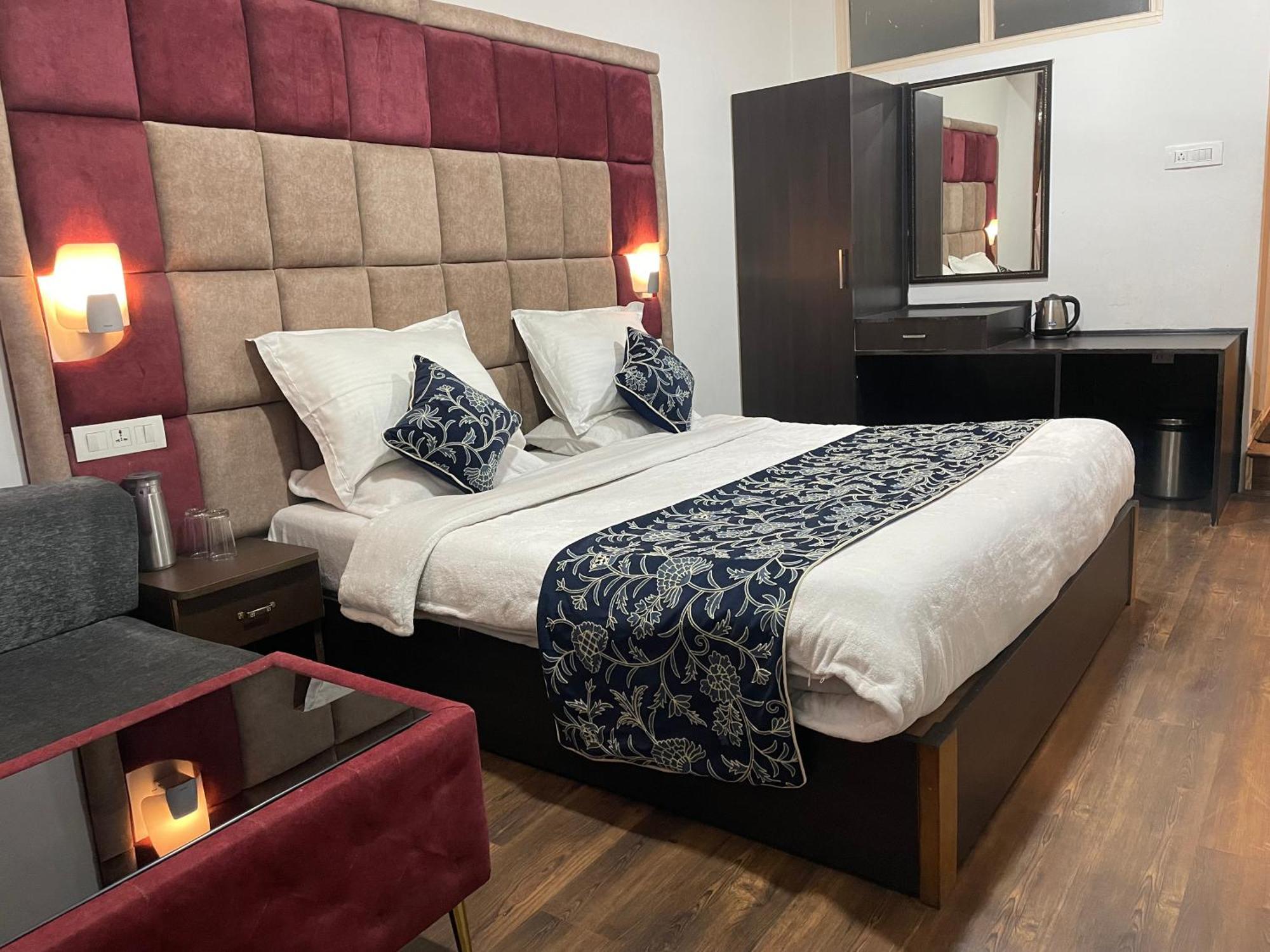 Hotel Senorita Srīnagar Buitenkant foto