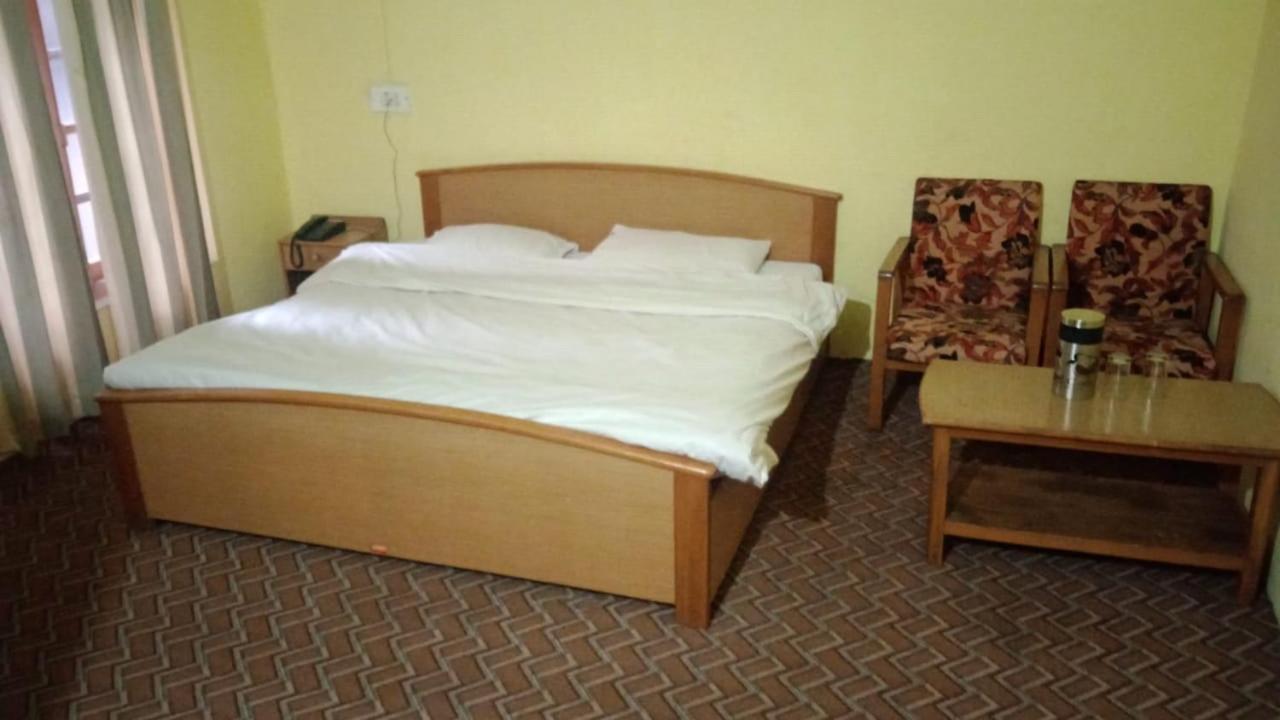 Hotel Senorita Srīnagar Buitenkant foto