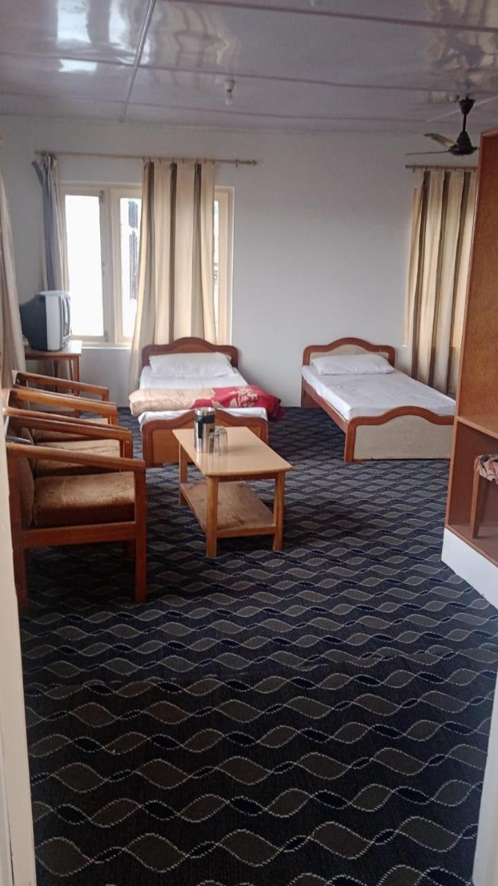 Hotel Senorita Srīnagar Buitenkant foto