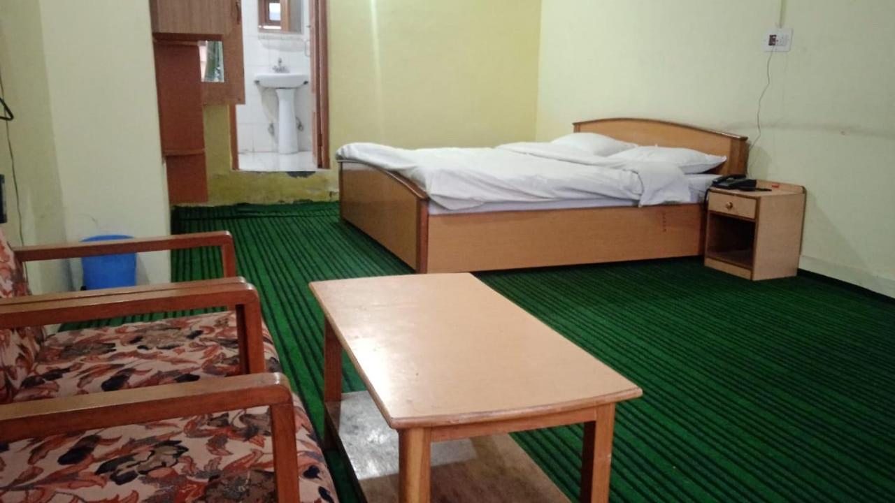 Hotel Senorita Srīnagar Buitenkant foto